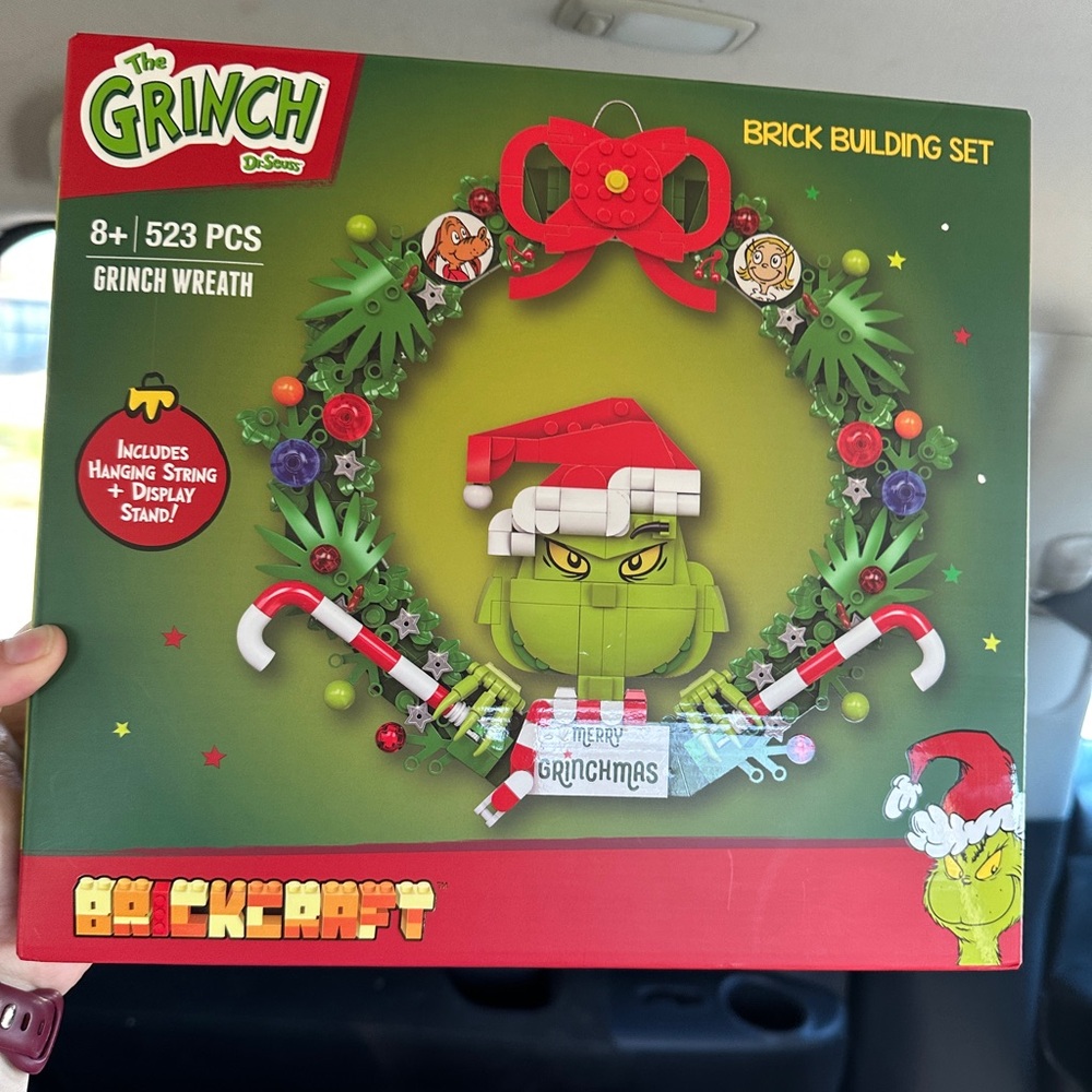 Dr. Seuss The Grinch Wreath Brick Building Set 523 Pieces Merry Grinchmas